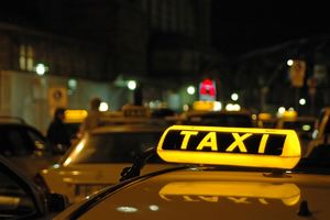 LJUDI, IZLAZI BEBA: Mališan Srećko rodio se u kragujevačkom taksiju