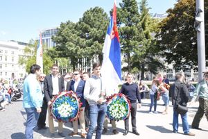 DAN POBEDE U BEČU: Srbi položili venac na spomenik ruskim borcima!