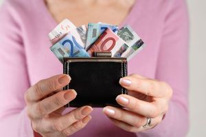 IMA JOŠ POŠTENIH LJUDI: Mladić vratio novčanik sa 800 evra turistkinji iz Banjaluke