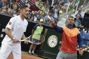 (VIDEO) FEŠTA U RIMU: Toti i Džeko igrali tenis, ali ih zasenio saigrač iz Rome