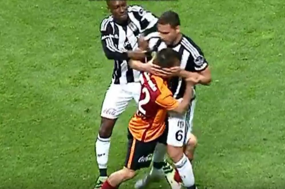 (VIDEO) OBELEŽIO TURSKI DERBI: Tošić ušao u klinč s fudbalerima Galate, Bešiktaš na bod od titule