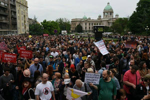 RUŠENJE SAVAMALE: Protest građana ispred Skupštine