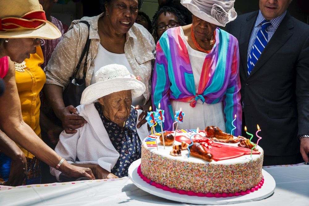 (VIDEO) SVAKI DAN JE DORUČKOVALA 4 ŠNITE SLANINE: U 117. godini umrla najstarija osoba na svetu