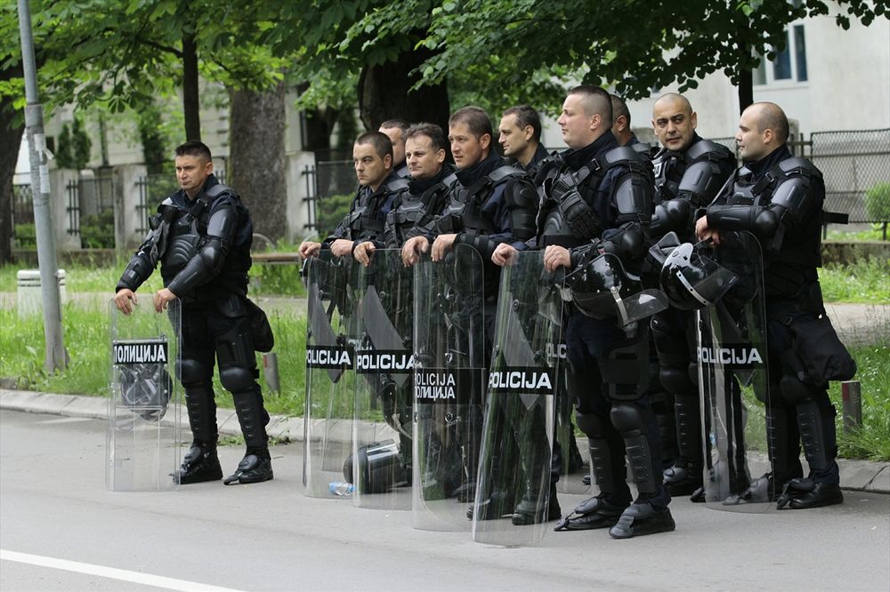 (FOTO) GRAD ČUVA 2.000 POLICAJACA: Ovako izgleda Banjaluka uoči protesta vlasti i opozicije