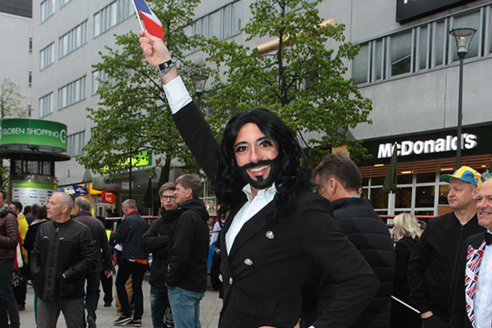(VIDEO, FOTO) ODBROJAVANJE DO VELIKOG FINALA: Luda atmosfera na ulicama uoči početka Evrovizije
