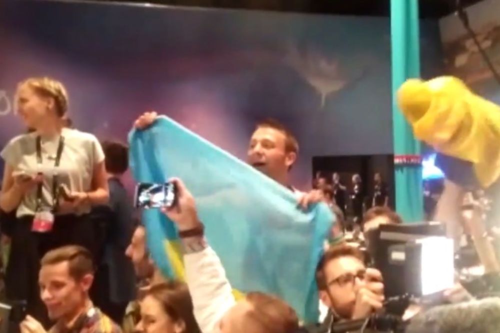 (KURIR TV) VRISAK, SMEH I SUZE: Evo kako su Ukrajinci slavili pobedu na Evroviziji!