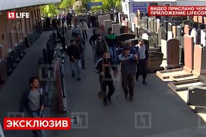 (VIDEO) RADILE ŠTANGLE, LOPATE I PIŠTOLJI Troje mrtvih u tuča na groblju u Moskvi, evo i snimaka!
