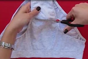 (VIDEO) ISKORISTITE STARE MUŠKE GAĆE: Napravite majicu koristeći samo makaze!