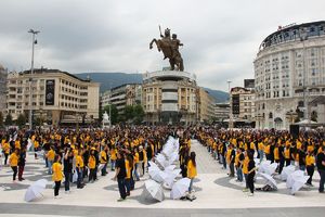 (FOTO) SLAVLJE I U REGIONU: Maturanti plesali kadril u Skoplju, Sarajevu...