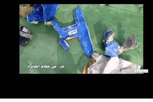 (FOTO/VIDEO) OVO SU PRVE SLIKE OLUPINE SRUŠENOG AVIONA: Delove letelice pronašla egipatska vojska!