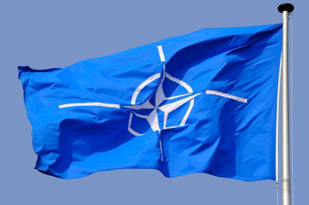 NATO NA PUTU NESTANKA: EU hoće svoju vojnu uniju da ne bi kupovala američko oružje