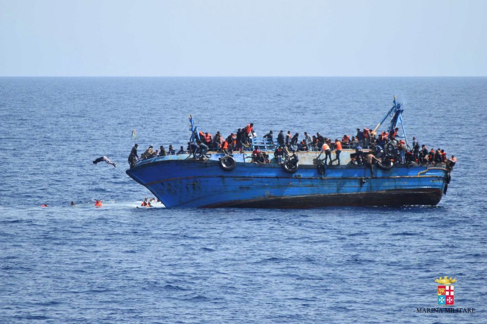 TRAGEDIJA KOD EGIPTA: Prevrnuo se brod sa 600 izbeglica, pronađeno 29 tela