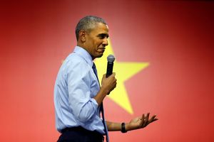 (VIDEO) OBAMA GLUMIO RITAM MAŠINU: Američki predsednik bitboksovao i repovao u Vijetnamu