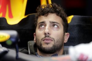 (VIDEO) SKANDAL U MONAKU: Rikardo pokazao srednji prst Raikonenu tokom trke Formule 1