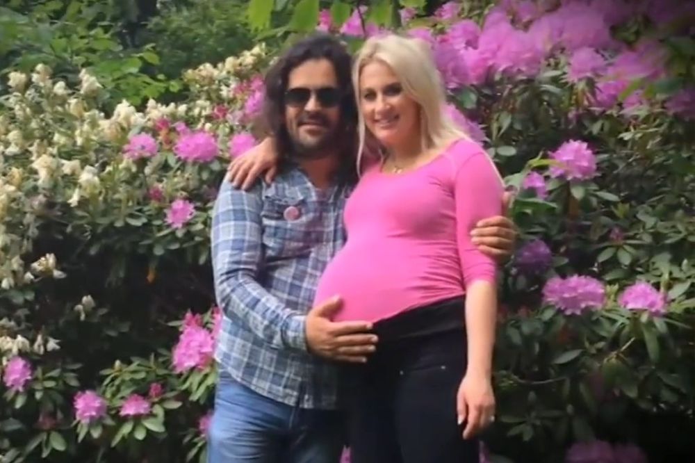 (VIDEO) ISTINA JE: Čupo pokazao trudnu devojku koja će mu roditi blizance