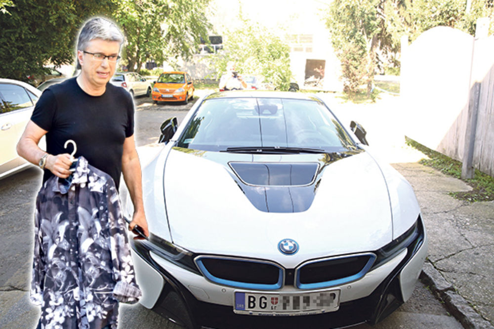 RASKOŠ: Saša Popović pokazao BMW od 150.000 evra!