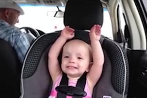 (VIDEO) NIŠTA SLAĐE DANAS NEĆETE VIDETI: Beba od 20 meseci sa neverovatnim talentom