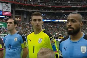 (VIDEO) CEO SVET SE SMEJE GAFU AMERIKANACA: Urugvajskim fudbalerima pustili himnu Čilea!