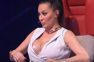 NEMIRNE CECINE GRUDI: Najpoznatijoj balkanskoj pevačici puklo dugme na bluzi u emisiji!