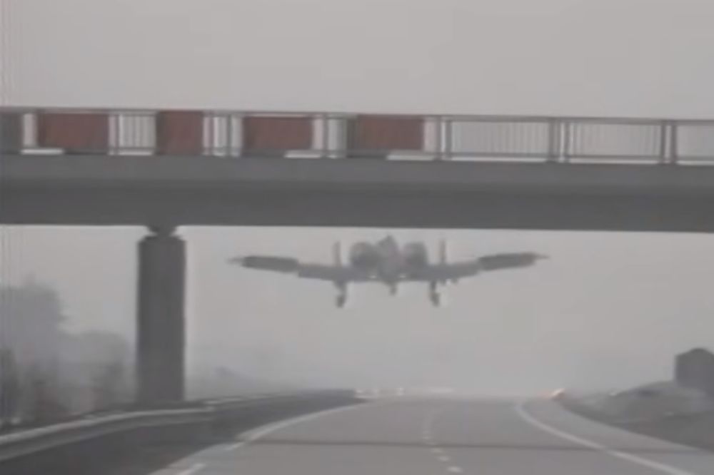 (VIDEO) AVIONI KRSTARE AUTOPUTEM! Evo kako je NATO pretvorio autoban u vojni aerodrom