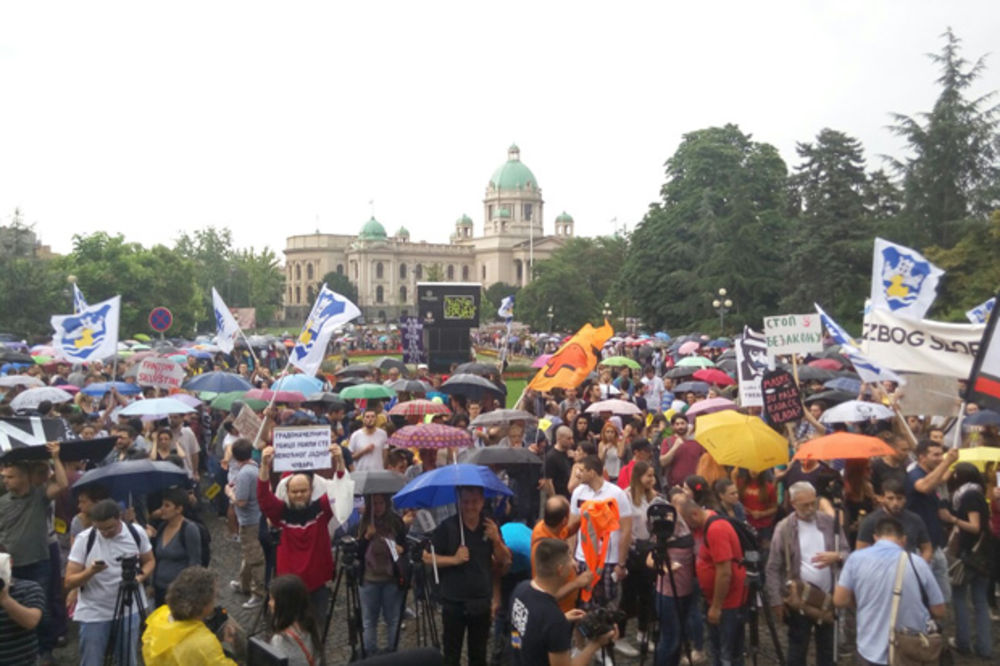 Protest zbog rušenja u Savamali u centru Beograda
