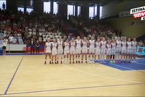 (VIDEO) ORILO SE BANJALUKOM: Evo kako košarkašice i navijači pevaju himnu Srbije