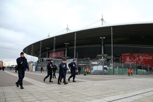 PANIKA U PARIZU Sumnjiv paket na Stadionu Francuska uoči meča Irska - Švedska, koji sudi Srbin Mažić