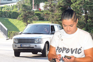 DOŽIVELA NERVNI SLOM:  Marija Šerifović izgubila mobilni i slupala auto!
