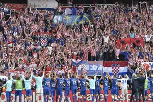 (VIDEO) HIT NAD HITOVIMA: Hrvati pobedu nad Turskom slavili uz Užičko kolo!