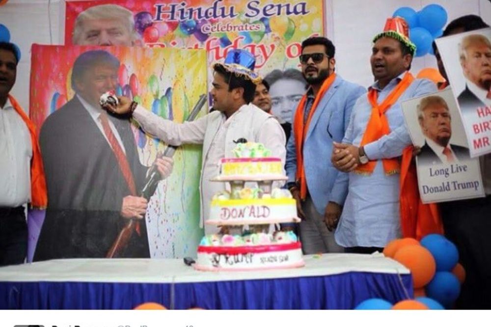 (VIDEO) DIVAN DAN: Indijci proslavili Trampov rođendan uz pesmu i raskošnu tortu