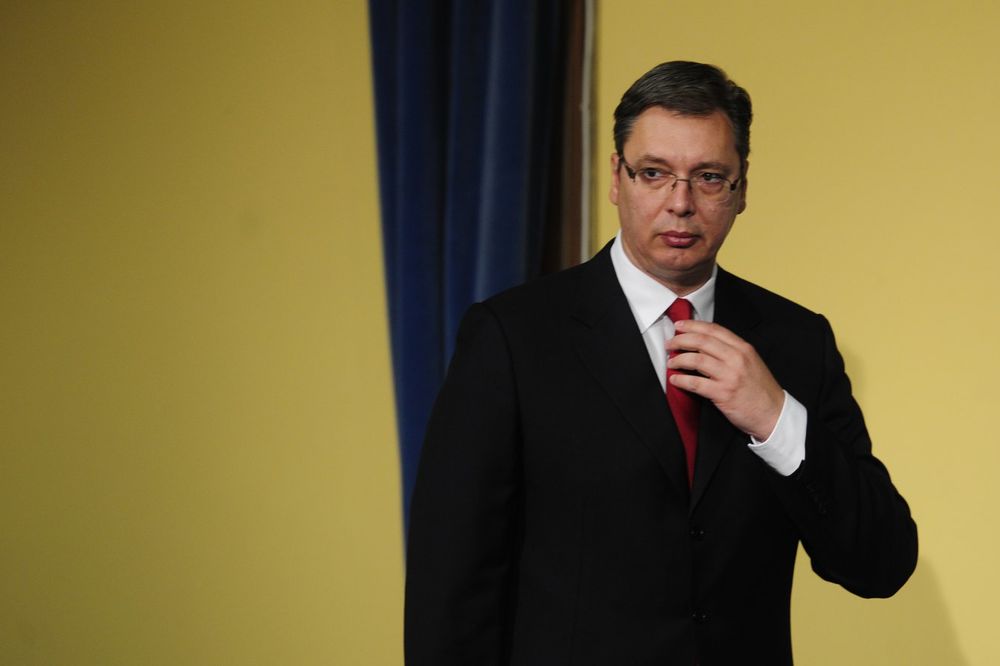 (FOTO) NA RADOST Vučić: Evo zašto sam danas stavio crvenu kravatu