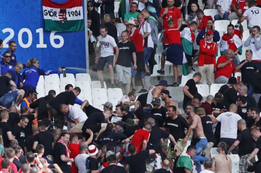 (VIDEO, FOTO) NOVA FRKA U MARSEJU: Mađarski navijači se tukli sa policijom i obezbeđenjem