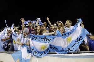 (FOTO) TEHNIKA UBILA MAGIJU FUDBALA: Evo kako Argentinci slave prolazak u polufinale