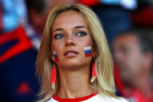 (FOTO) RUSKINJA ODUVALA KONKURENCIJU: Prelepa plavuša tema dana na Evropskom prvenstvu