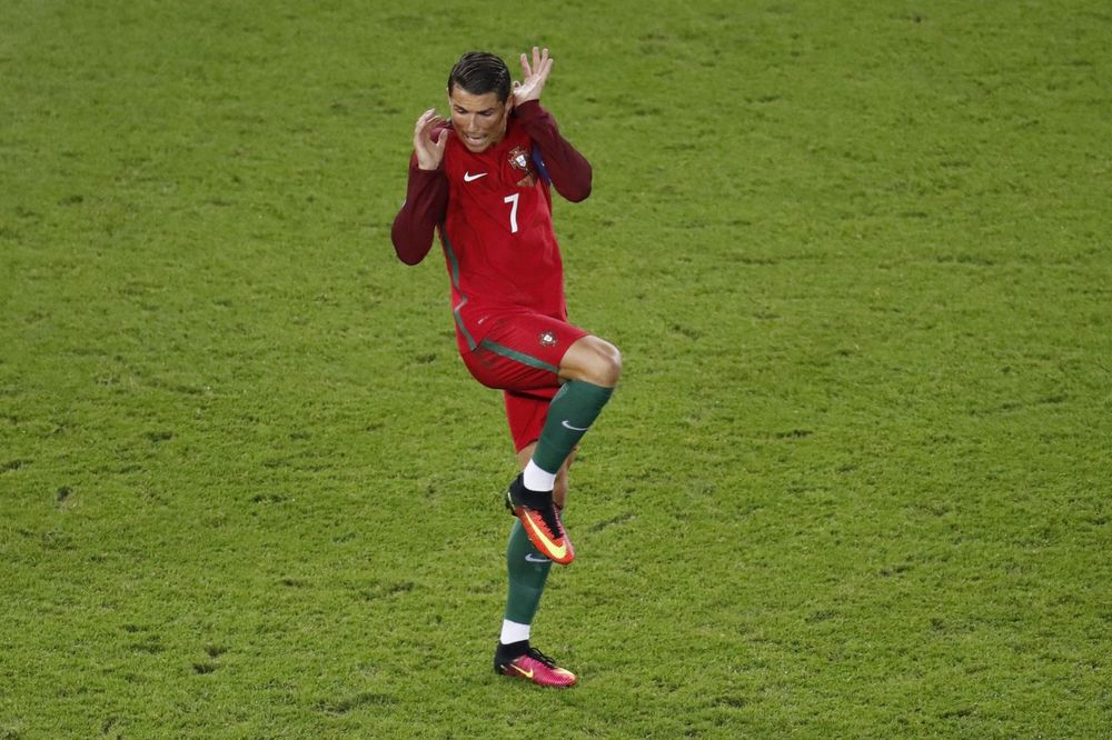 ISLANĐANI PROZIVAJU PORTUGALSKU ZVEZDU: Ronaldo, da li sada možemo da slavimo?!