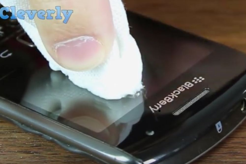 (VIDEO) Uklonite ogrebotine sa ekrana mobilnog telefona za nekoliko sekundi