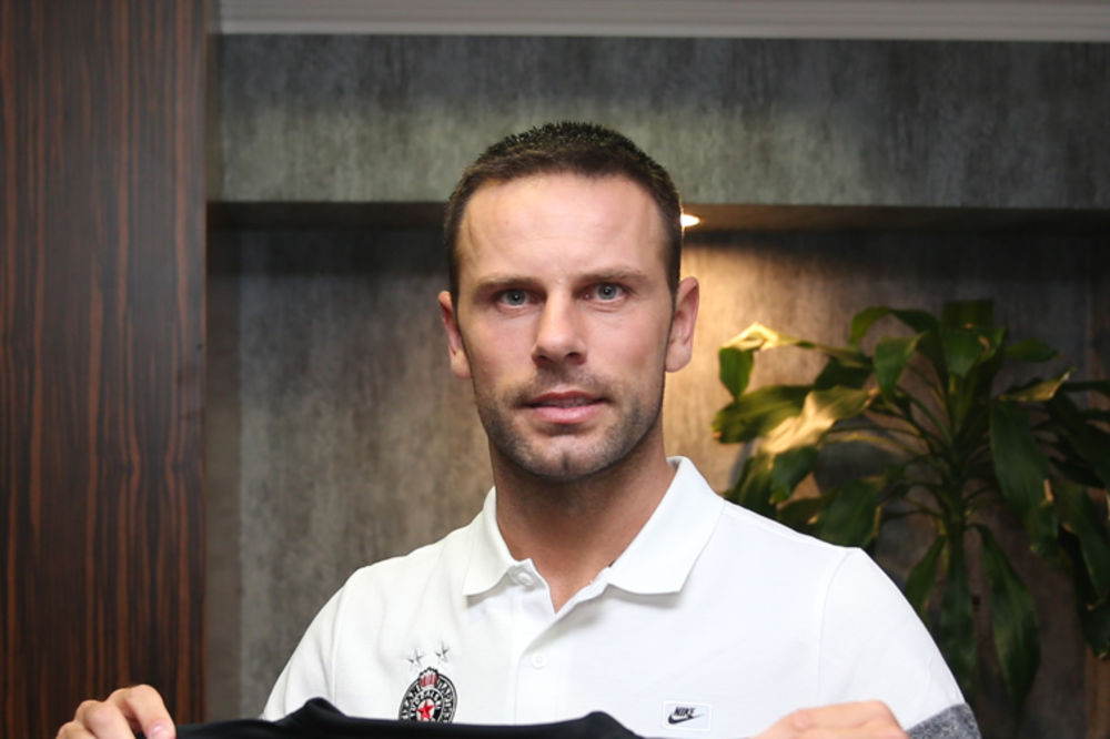 (VIDEO) CRNO-BELI POJAČALI ODBRANU: Bojan Ostojić potpisao za Partizan