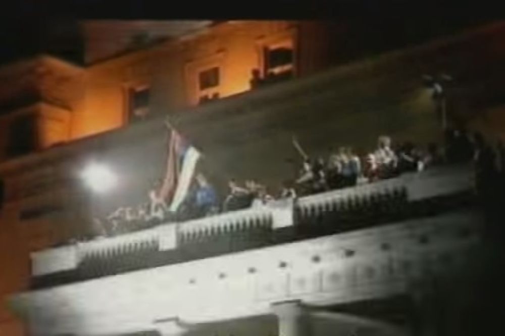 (VIDEO) SAD SI UZ'O TROFEJ, PASPALJE: Na današnji dan pre 21 godine počela je era čuvenog balkona