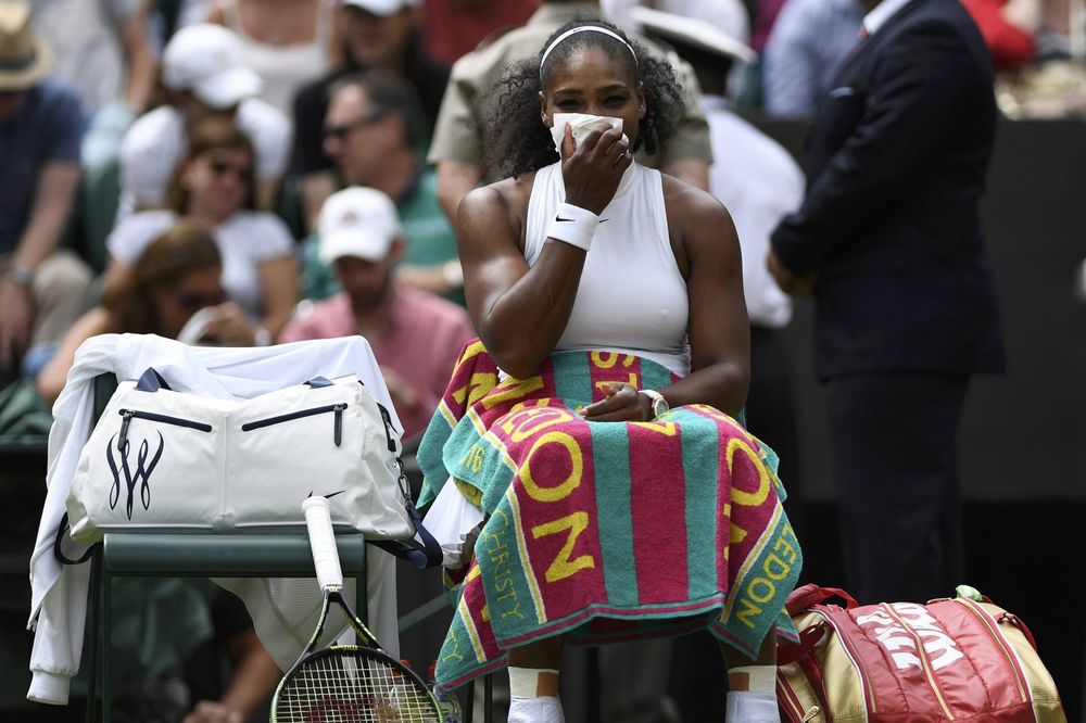 (VIDEO) SKLANJAJ SE KO MOŽE: Evo kako izgleda kada se Serena Vilijams naljuti i baci reket