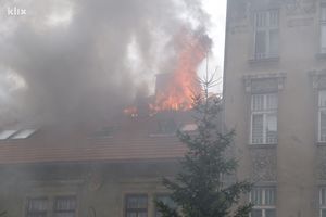 (VIDEO) POŽAR U SARAJEVU: Gori stambena zgrada u centru grada!