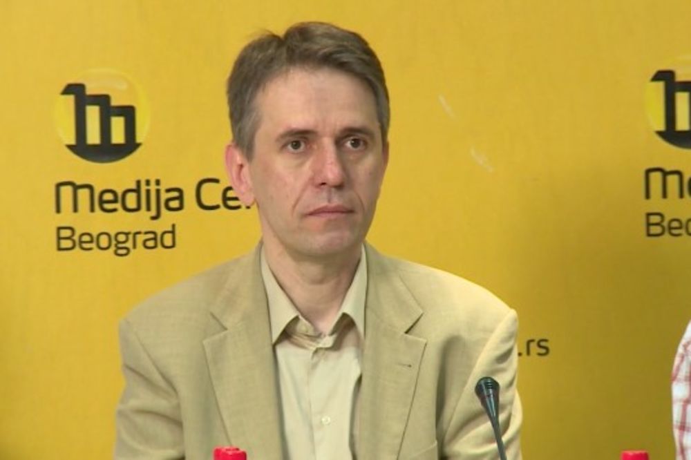 VIDEO: Incident posle pitanja novinara Studija B Saši Raduloviću