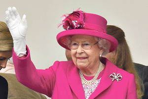 NAPUŠTAJU BROD: Britanci ostaju bez kraljice?