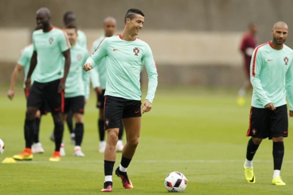 BLOG UŽIVO, VIDEO: Ronaldo promenio frizuru uoči polufinala EP