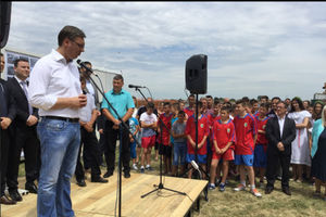 KAMEN-TEMELJAC ZA FISKULTURNU SALU U GRABOVCU Vučić: Ulaganjem u škole, ulažemo u budućnost!