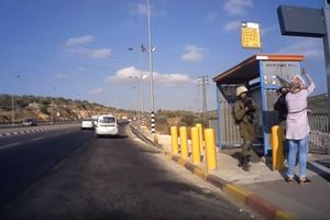 (VIDEO) INCIDENT NA ZAPADNOJ OBALI: Izraelski vojnici pucali u Palestinku koja ih je napala nožem