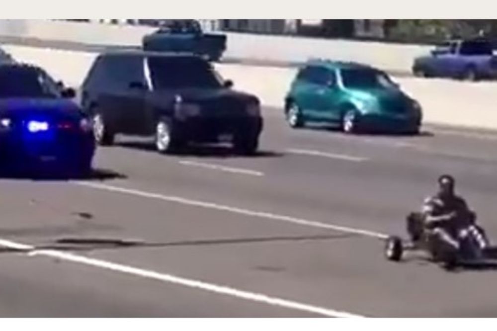 (VIDEO) POLICIJSKA POTERA PO AUTO-PUTU: Kada džip juri karting... Bez uspeha!
