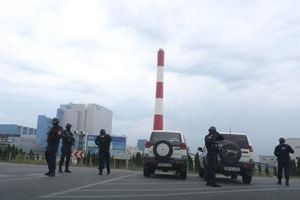POLICIJA U STANARIMA: Duge cevi kontrolisale ulaz u termoelektranu