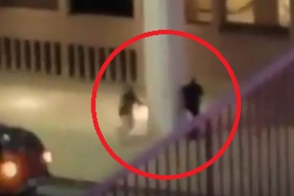 (VIDEO) HOROR U TEKSASU: Pogledajte kako je napadač s leđa ubio jednog od policajaca u Dalasu!