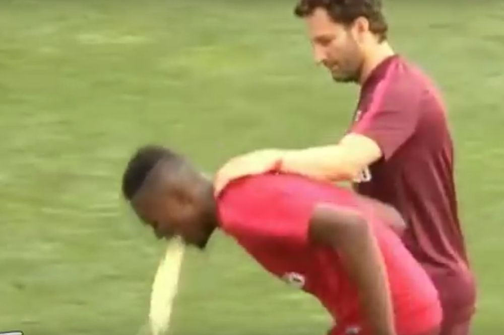 (VIDEO) BACIO PEGLU ZBOG SIMEONEA: Fudbaler povraćao od muke na prvom treningu u Atletiku!