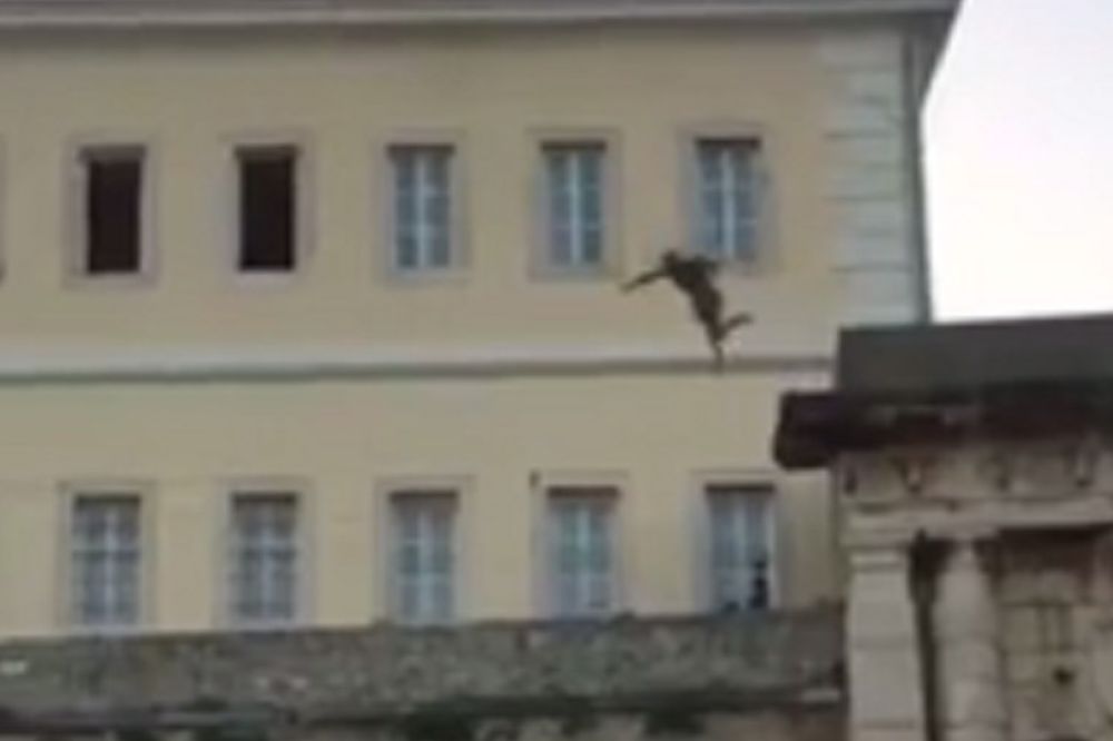 (VIDEO) DA SE ZALEDIŠ: Pogledajte odakle skače ovaj Zadranin!